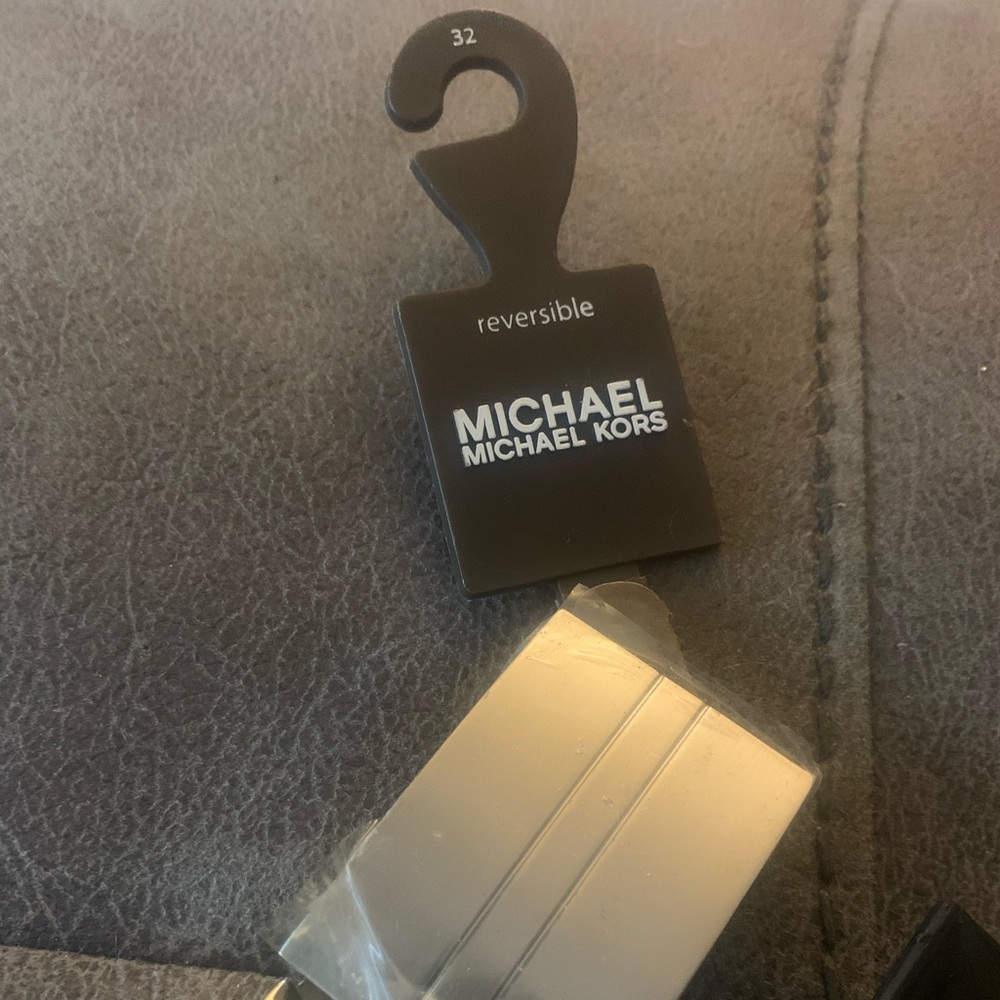 Michael kors size 32 belt! New! Super nice! - Picture 3 of 3